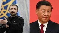 Ảnh ghép : Tổng thống Ukraina Volodymyr Zelensky (T) và lãnh đạo tối cao Trung Quốc Tập Cận Bình (P)