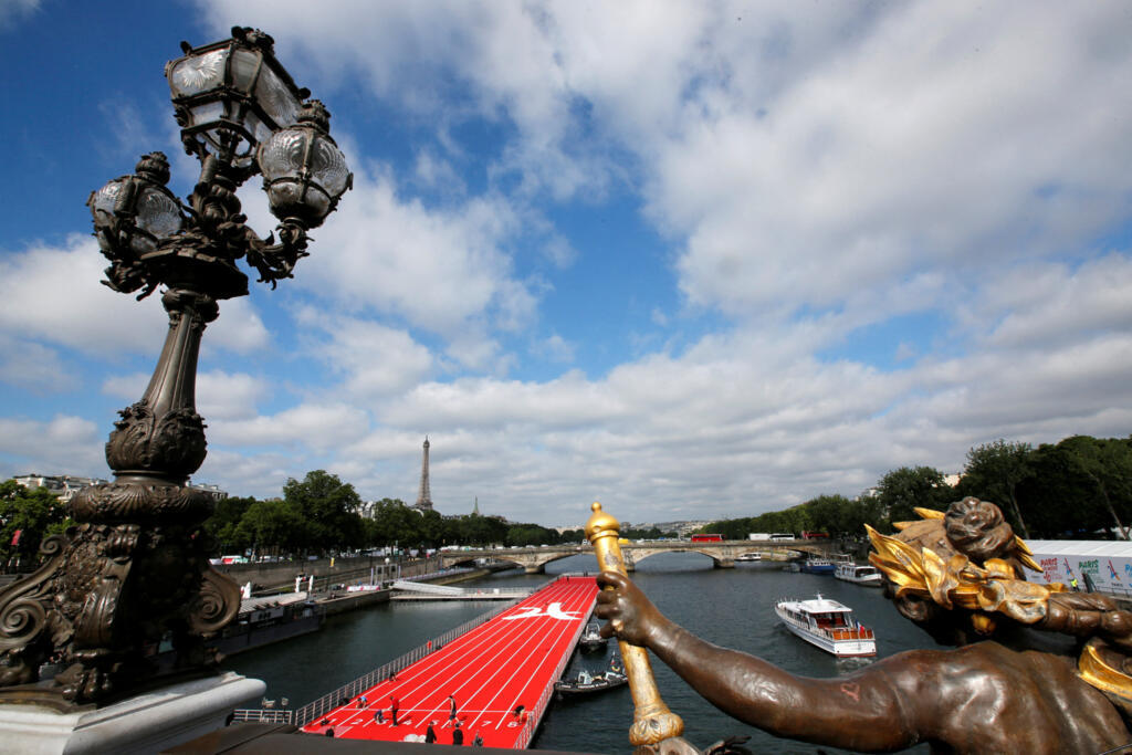 Um trecho do Sena terá de estar próprio para o banho no trecho entre a Ponte Alexandre III (foto) e a Ponte de l’Alma, no centro-oeste da capital francesa. O motivo: as provas de maratona aquática e a natação do triatlo dos Jogos Olímpicos de 2024.