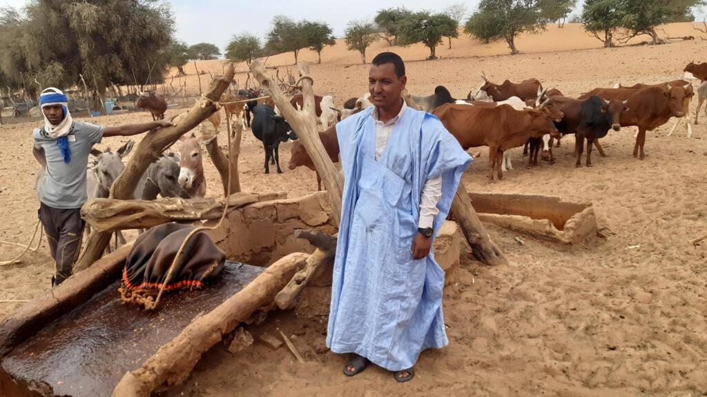 Le puits pastoral du village de Kraa Lahmaar se situe dans le département de Mederdra, qui relève de la région du Trarza, en Mauritanie. Dans cette zone, il faut compter en moyenne 25 kilomètres entre deux points d’eau.