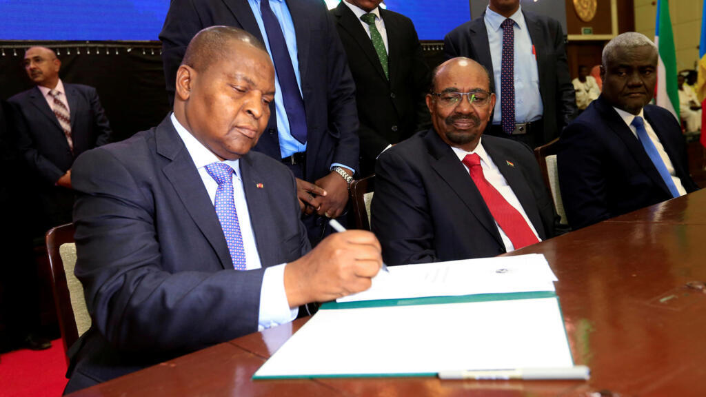 Le président centrafricain Touadéra lors de la signature de l'accord de paix à Khartoum, le 5 février 2019.