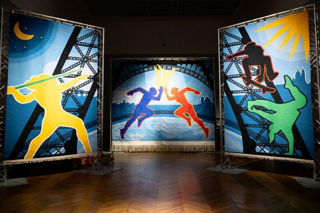 La tapisserie sera exposée à partir du 21 juin à l'Hôtel de la Marine, surplombant le parc urbain, place de la Concorde, où auront lieu les épreuves olympiques de skateboard et de Breaking. L'œuvre rejoindra la collection du Musée des sports de Nice à l'issue des Jeux.