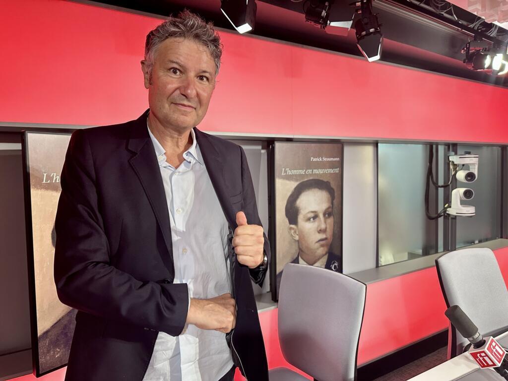O jornalista e escritor Patrick Straumann nos estúdios da RFI, em Paris.
