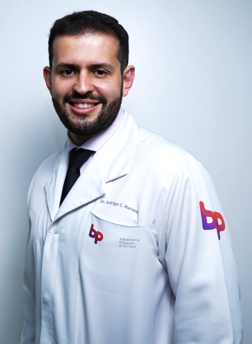 O oncologista Rodrigo Mariano, especialista em cânceres do trato urogenital, que atende no hospital Beneficiência Portuguesa, em São Paulo