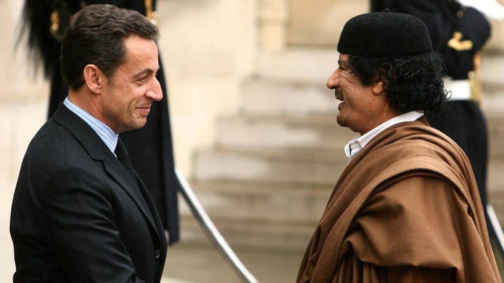 Nicolas Sarkozy et Mouammar Kadhafi à Paris, en 2007.