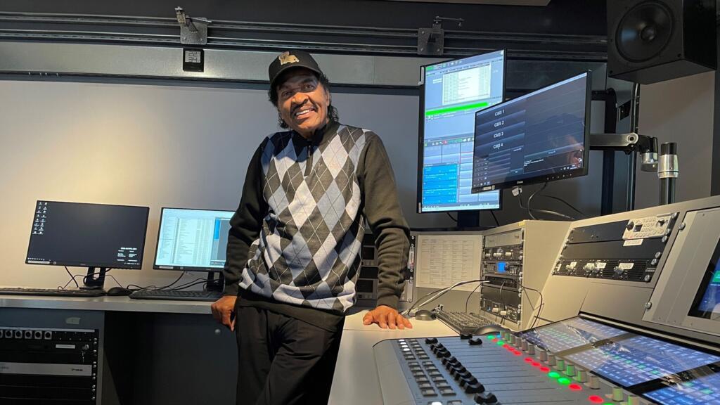 Bobby Rush en régie à RFI.