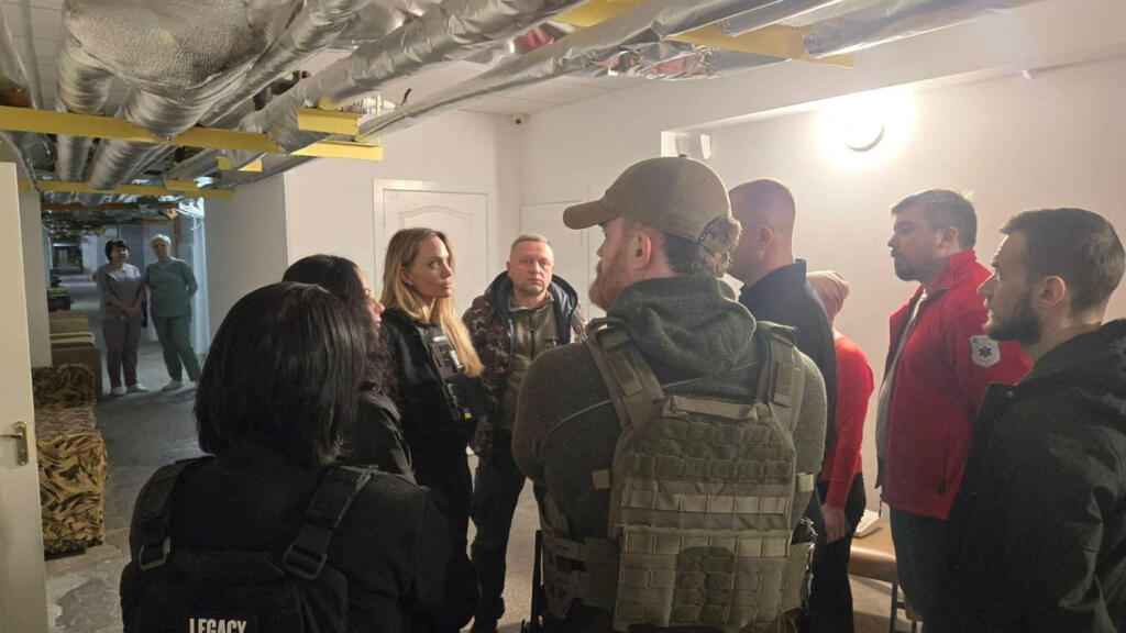 Ukraine: un chauffeur arrêté pour être mobilisé dans l'armée lors d'une visite d'Angelina Jolie