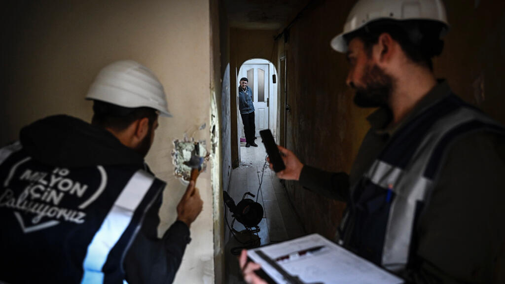 Peu d’immeubles à Istanbul respectent les normes parasismiques. Depuis le séisme du 6 février, de nombreux Stanbouliotes essaient de bénéficier des tests organisés par la municipalité.
