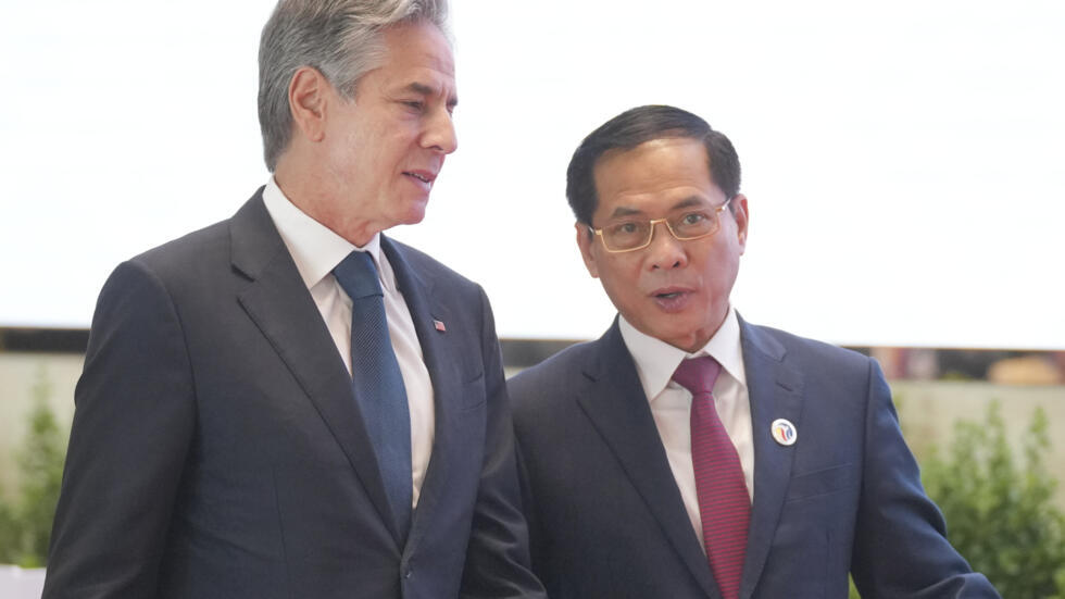 U.S. Secretary of State Antony Blinken, left, talks with Vietnamese Prime Minister Pham Minh Chinh as they arrive for the 12th Association of Southeast Asian Nations (ASEAN) -U.S. Summit in Vientiane,