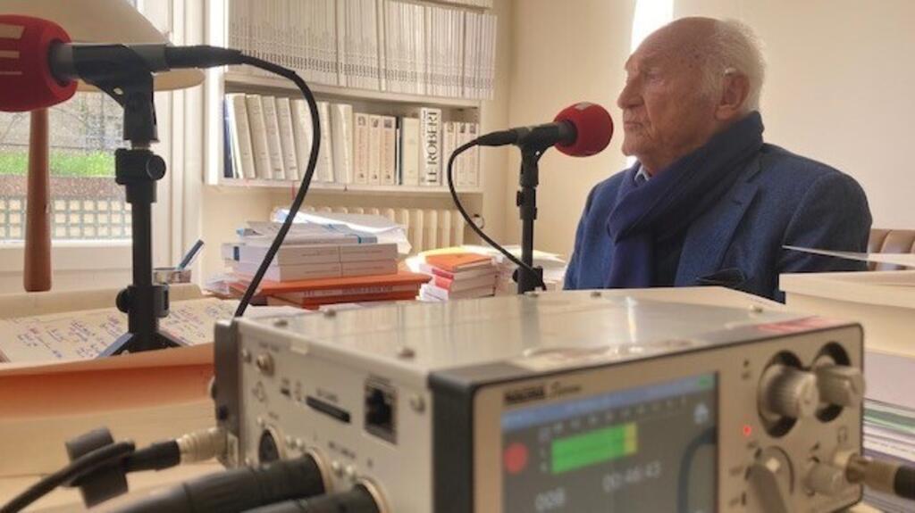Pierre Nora dans son bureau des éditions Gallimard.