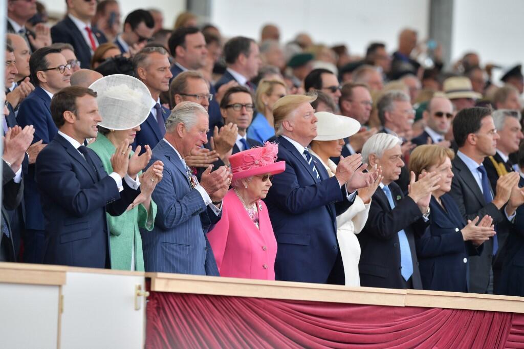 Le président français Emmanuel Macron, le prince Charles, la reine Elizabeth II, l'ancien président américain Donald Trump à Portsmouth pour les célébrations du 75e anniversaire du Débarquement le 5 juin 2019.