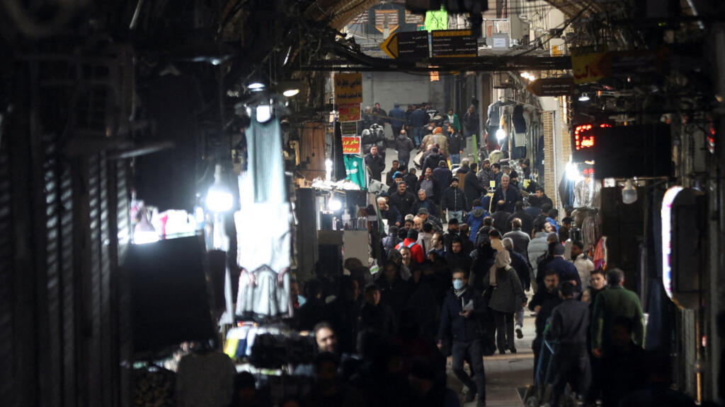 Iran: au quatrième jour de manifestations, le gouvernement essaie de calmer la colère