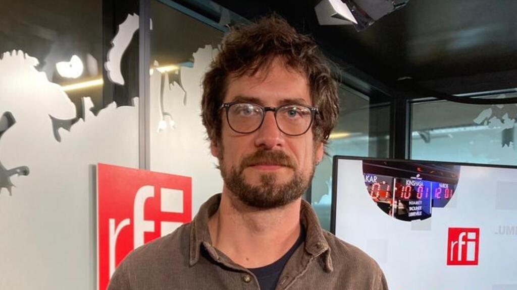 O diretor e roteirista brasileiro, João Dumans, participa do 1.º Festival de Cinema Latino-Americano de Paris.