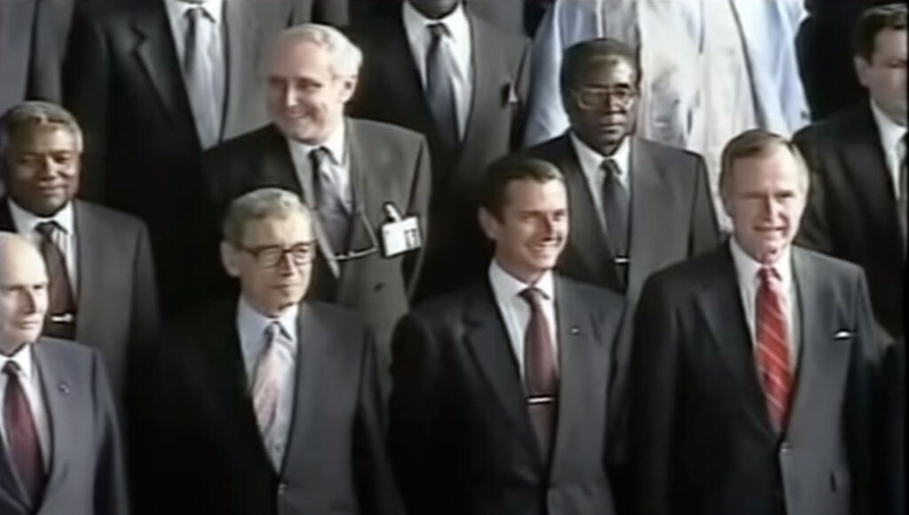 Ex-presidente Fernando Collor foi o anfitrião da Rio 92, recebendo no Brasil líderes como George Bush (dir.) e François Mitterrand (primeiro à esquerda)