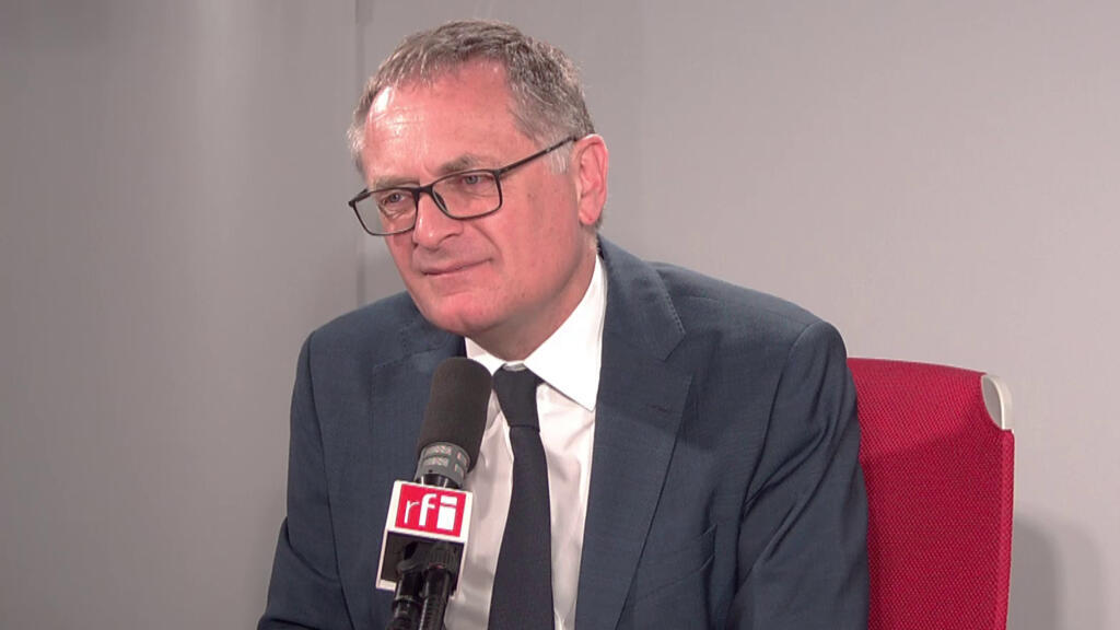 Philippe Juvin, chef des urgences de l’hôpital européen Georges-Pompidou, maire Les Républicains de La Garenne-Colombes, dans le studio de RFI, le 18 mai 2022.