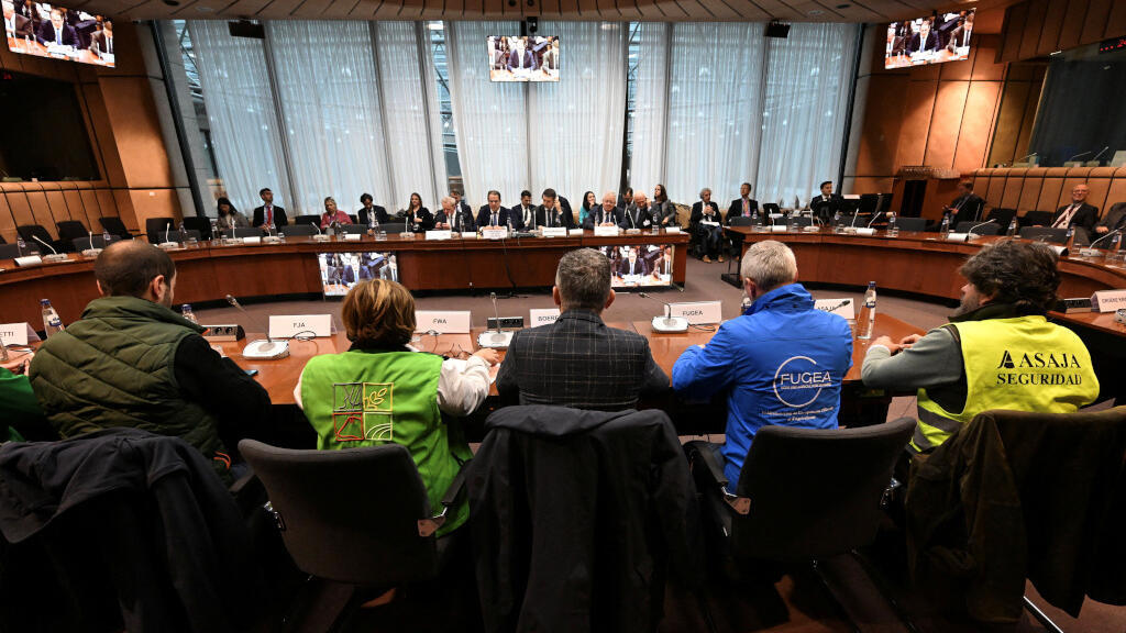 Les ministres de l'Agriculture rencontrent les représentants européens des jeunes agriculteurs au siège du Conseil de l'UE à Bruxelles. Belgique, le 26 février 2024.