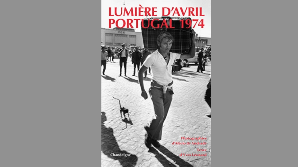 Capa do livro Lumière d'avril Portugal 1974