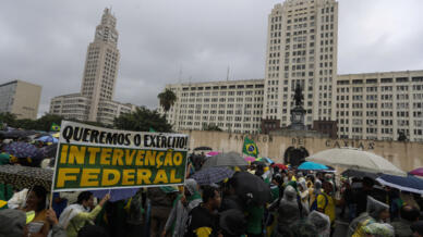 Des milliers de soutiens de Bolsonaro étaient rassemblés dans les rues de Rio pour réclamer une intervention de l'armée le 2 novembre 2022.