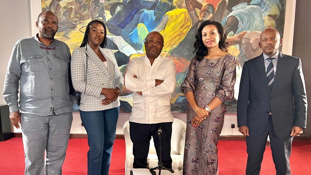 Enregistrement du débat africain lors de la 8ème édition du forum Makutano en RDC. De g. à d. : K. Mpinga, C. Senghor, A. Foka, O. Lokako et A. Muvunyi.