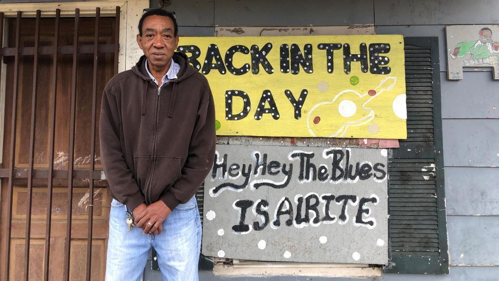 Sylvester Hoover devant son musée à Greenwood (Mississippi), le 9 décembre 2019.