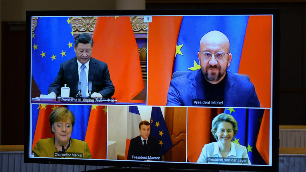 L'Union européenne a signé, le 30 décembre 2020, en visioconférence, avec Pékin un accord de principe sur les investissements. De g. à dr. : Xi Jinping, Charles Michel, Angela Merkel, Emmanuel Macron et Ursula von der Leyen.