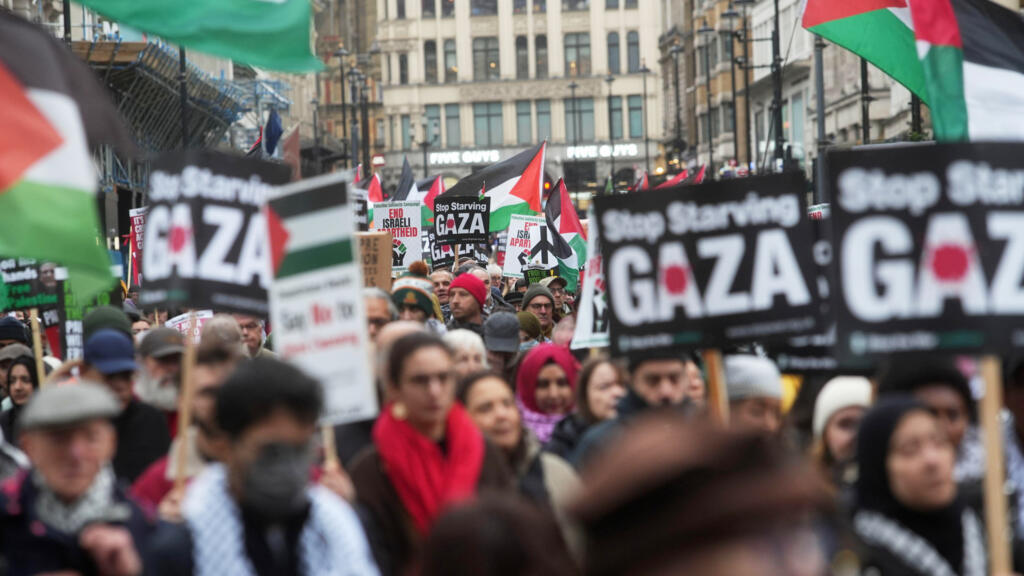 Solidarité avec le peuple palestinien: à Paris et à Londres, les manifestants maintiennent la mobilisation