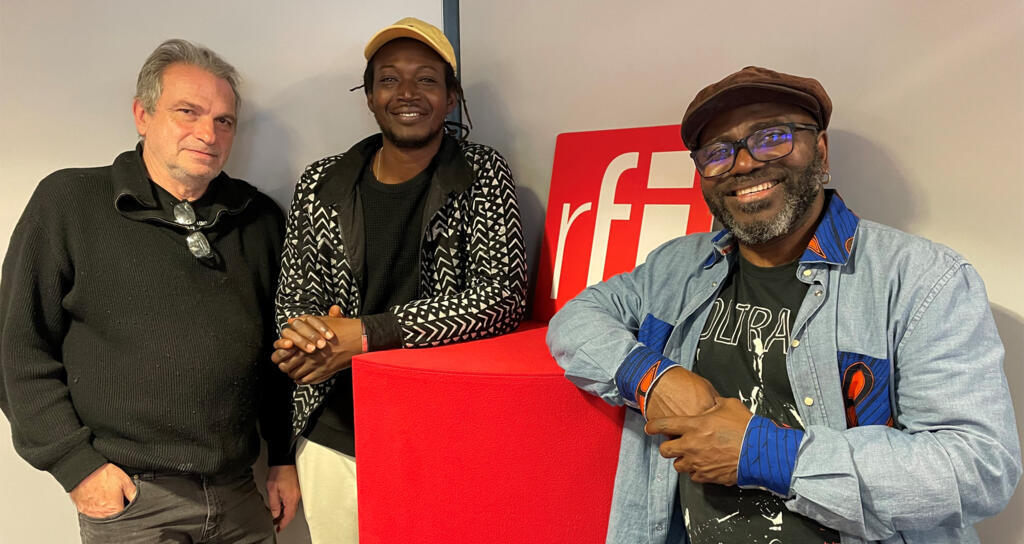 Vincent Bucher, Moussa Koita, Émile Biayenda en studio à RFI.