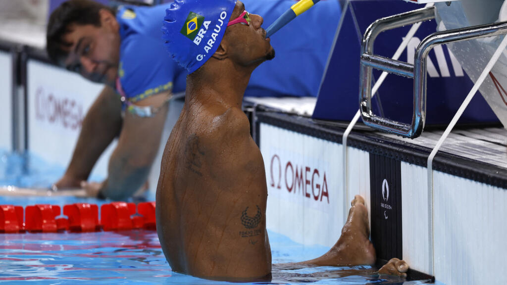 Gabrielzinho pouco antes da largada na prova que o levou à segunda medalha de ouro dos Jogos Paralímpicos de Paris.