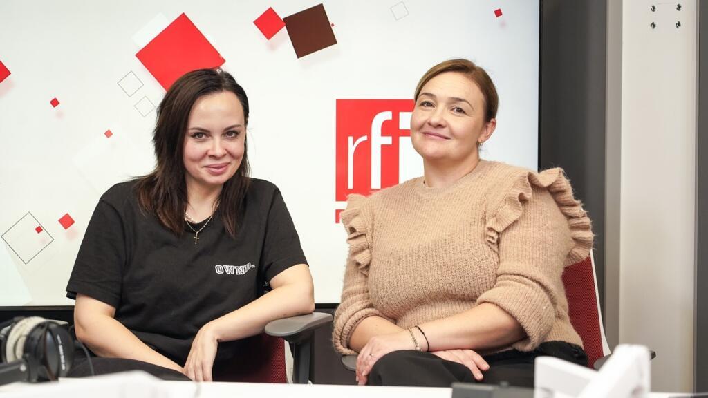 Laura Eremia (stânga), președinta Asociației "Lumea Emei" si Victoria Olteanu, președinta Asociației " Din grijă pentru copii",  invitatele emisiunii Sănătatea FM