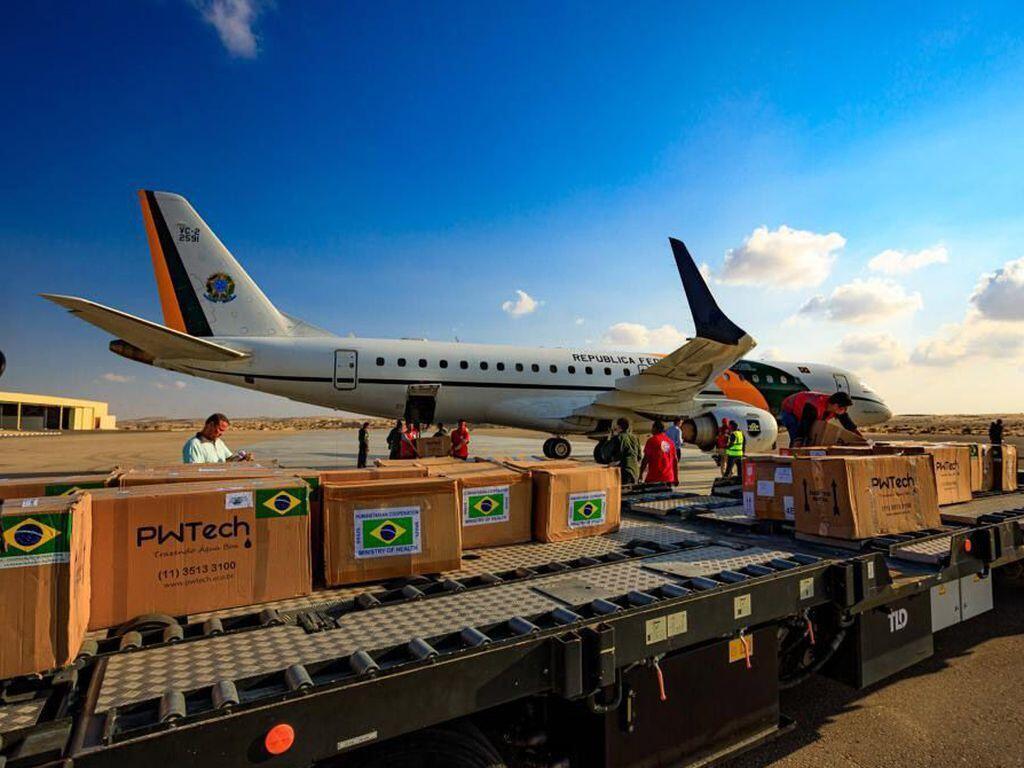 Al-Arish, Egito, 18.10.2023 - Kits de ajuda humanitária do Governo Federal são desembarcados em Al-Arish, no Egito, de onde seguirão para Gaza.