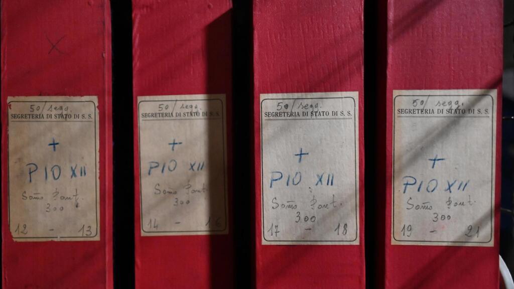 Une photo prise le 27 février 2020 montre un détail de la section des archives dédiée au Pape Pie XII dans les Archives Secrètes Apostoliques du Vatican, au Vatican.