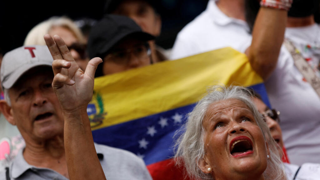 Les partisans de la cheffe de l'opposition vénézuélienne, Maria Corina Machado, protestent contre les résultats des élections annoncés par le gouvernement du président Nicolas Maduro après qu'il a été déclaré vainqueur de l'élection, à Caracas, Venezuela le 28 août 2024.