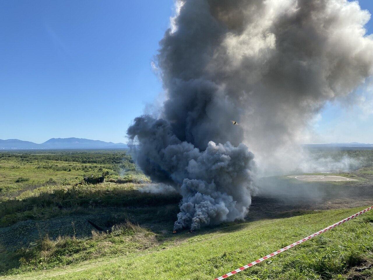 Un écran de fumée photographié le premier jour des manœuvres Vostok 2022 ouvertes à la presse, sur l'île de Sakhaline, le 4 septembre 2022.
