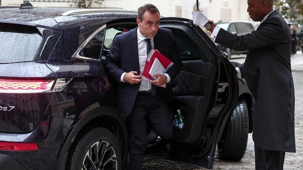 France: la nomination de Sébastien Lecornu ne change pas l'équation politique