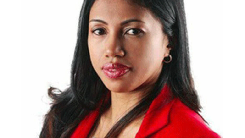 Lalatiana Andriatongarivo Rakotondrazafy est la ministre malgache de la Communication et de la Culture et porte-parole du gouvernement.