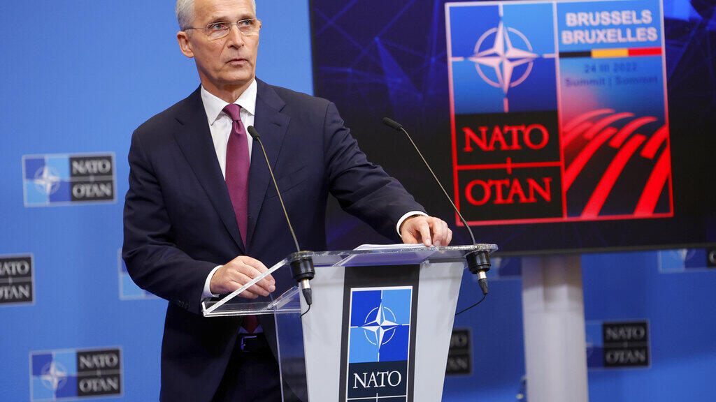 Le secrétaire général de l'OTAN Jens Stoltenberg s'exprime lors d'une conférence de presse précédant un sommet de l'OTAN au siège de l'Organisation à Bruxelles, le mercredi 23 mars 2022.