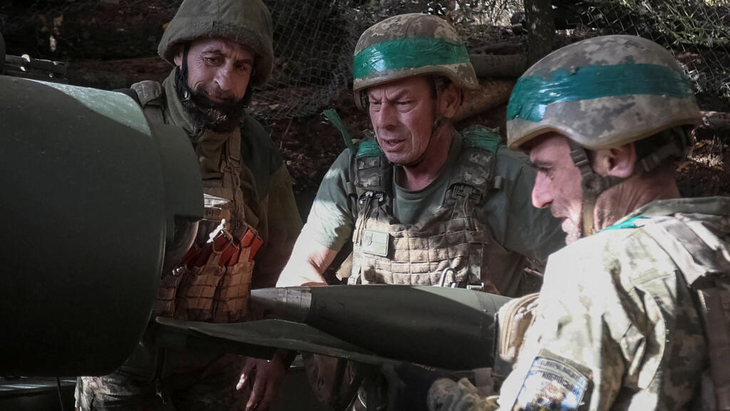 Des troupes ukrainiennes positionnées près de la ville Pokrovsk, le 15 octobre 2025.