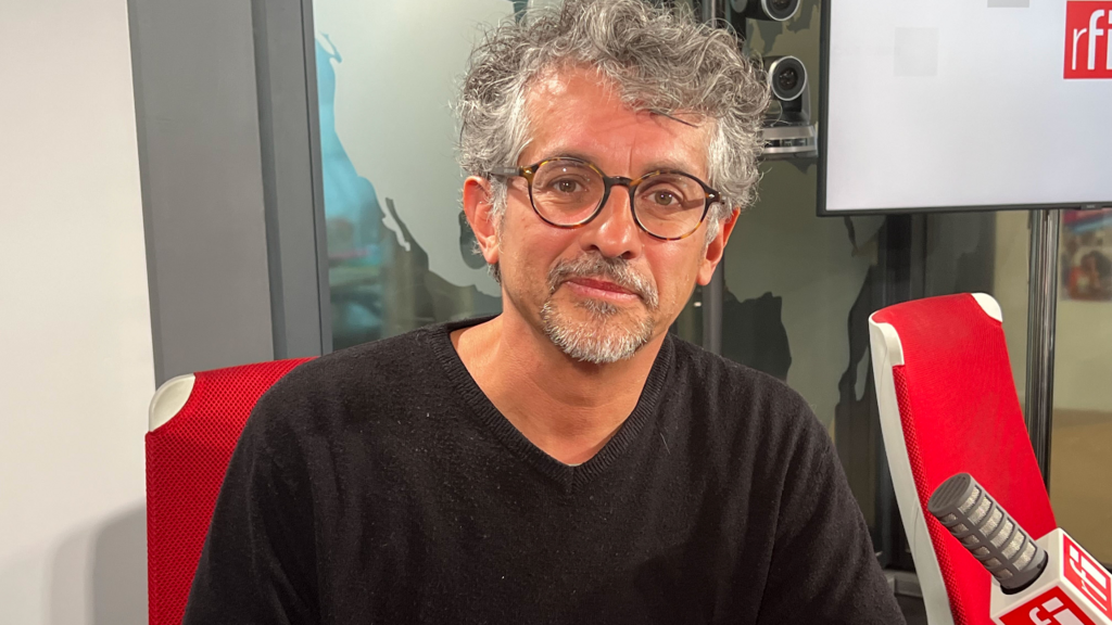 O cineasta e escritor, Alan Minas, nos estúdios da RFI.