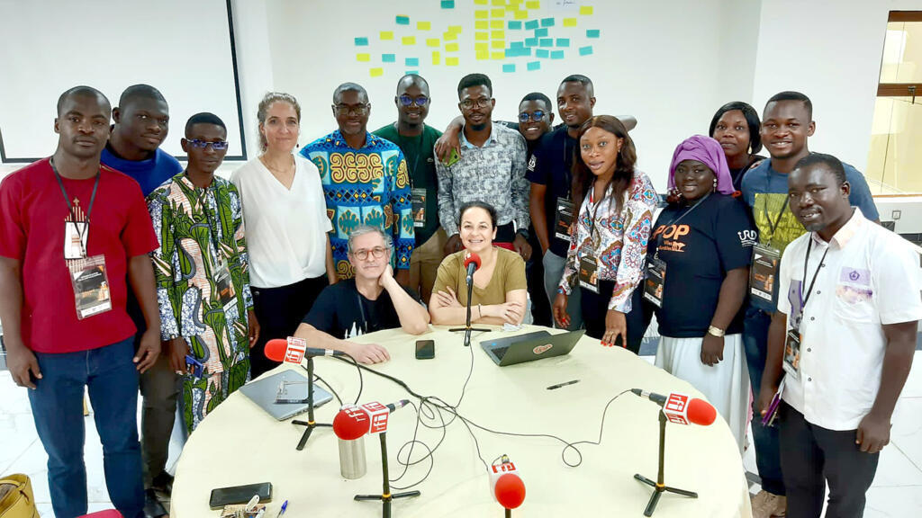 Réunion des e-POPers du Bénin, du Cameroun et de Côte d'Ivoire pour la clôture du programme e-POP villes durables à Abidjan.