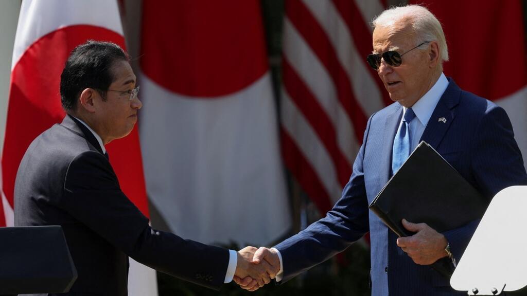 Le Premier ministre japonais, Fumio Kishida, et le président américain, Joe Biden, à Washington le 10 avril 2024.