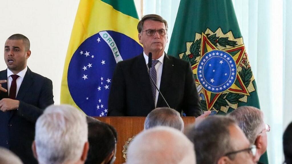 O presidente brasileiro, Jair Bolsonaro, durante discurso feito a embaixadores e diplomatas estrangeiros em Brasília na segunda-feira (18).