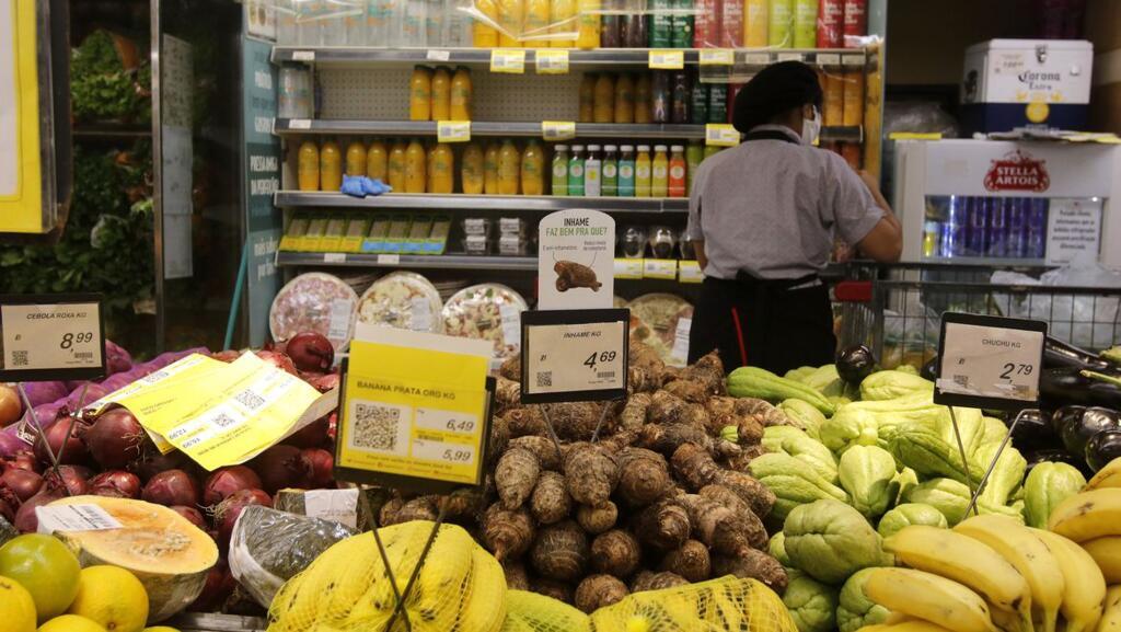 A alta no preço dos alimentos impacta mais no orçamento dos mais pobres.