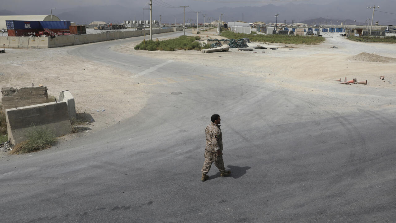 Trump menace l'Afghanistan de sanctions si les États-Unis ne récupèrent pas la base aérienne de Bagram