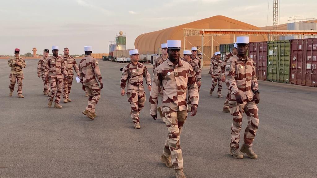 Le 27 juin dernier les légionnaires du Groupe Tactique Désert 3 Dragon arrivent sur la base aérienne projetée de Niamey avant de partir en opération le long de la frontière malo-nigérienne.