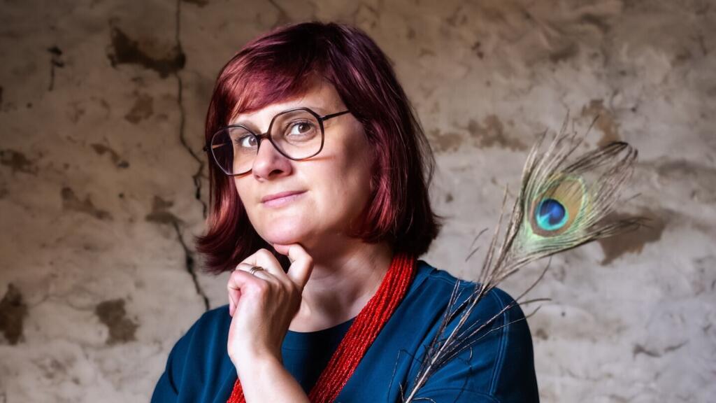 Fanny Litzia, artiste et plumassière.