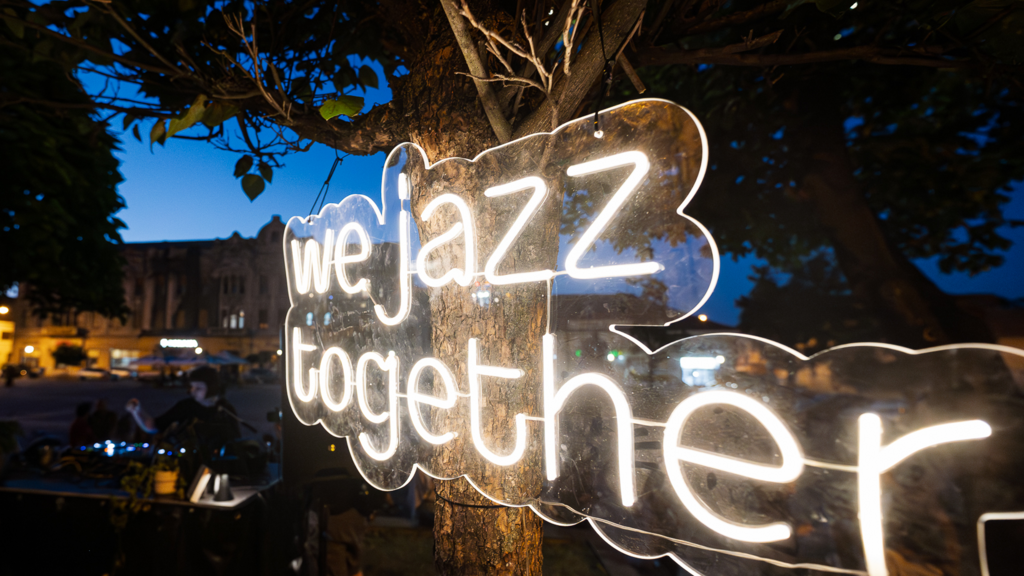 JAZZx, o punte între comunități pasionate de jazz, facilitând schimburi culturale și experiențe muzicale memorabile.
