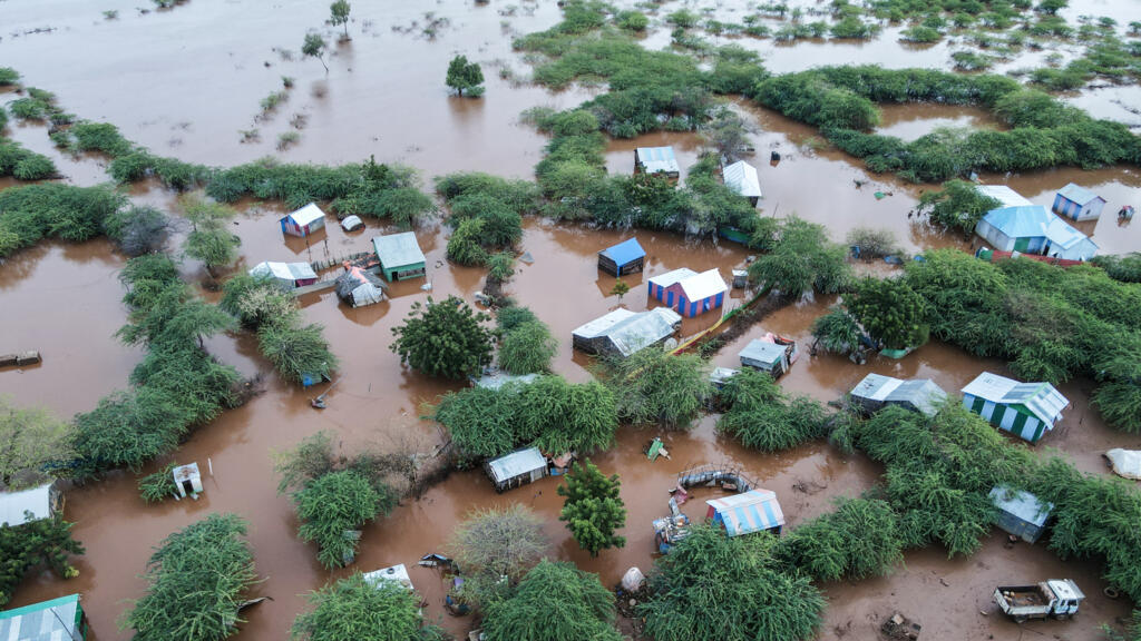 Une vue aérienne des inondations à Dolow, en Somalie, le 25 novembre 2023. Les pertes et dommages économiques et non économiques se chiffrent en dizaine de milliards de dollars.