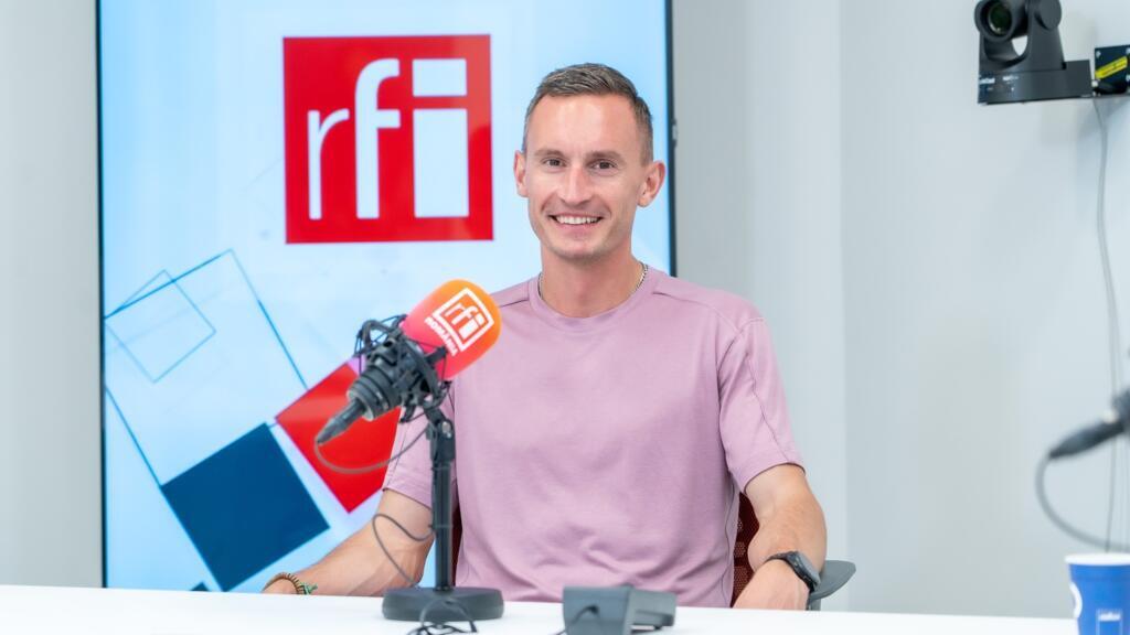Cu aproape 20 de ani de experiență, Alexandru Corneschi este alergător de performanță, considerat cel mai rapid maratonist român. Originar din Botoșani, el trăiește în București, fiind legitimat la CSM Craiova.