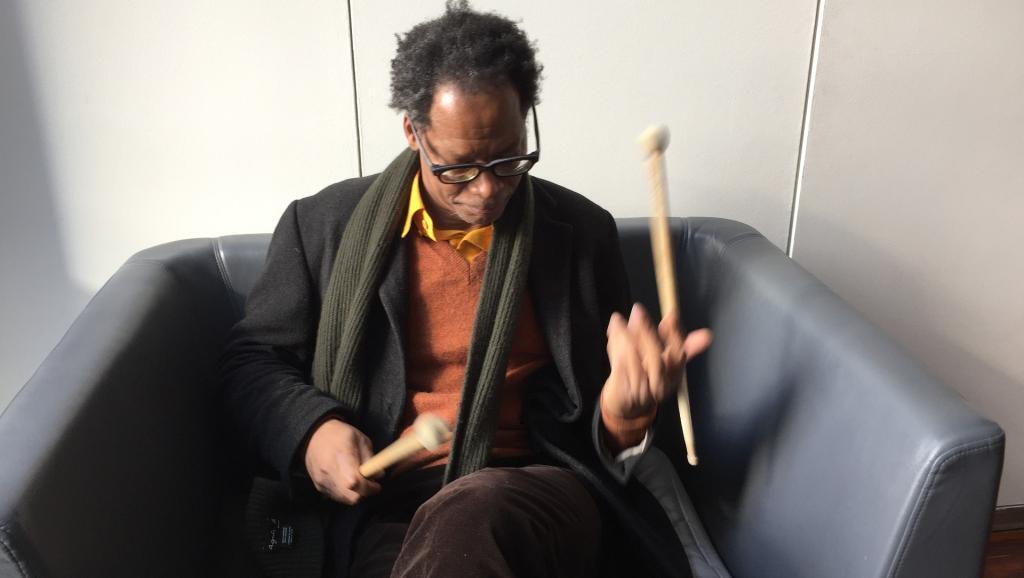 En attendant d’entrer en studio, Erick Borelva garde le rythme.
