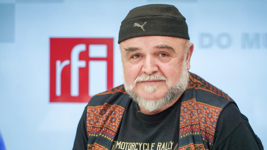 Ştefan Mardale alături de Vali Baicu înființa trupa Cri-Gri în toamna anului 1996. Trupa a debutat în februarie 1998 pe scena clubului bucureştean “Big Mamoo”. Discografia lor cuprinde astăzi cinci albume lansate.