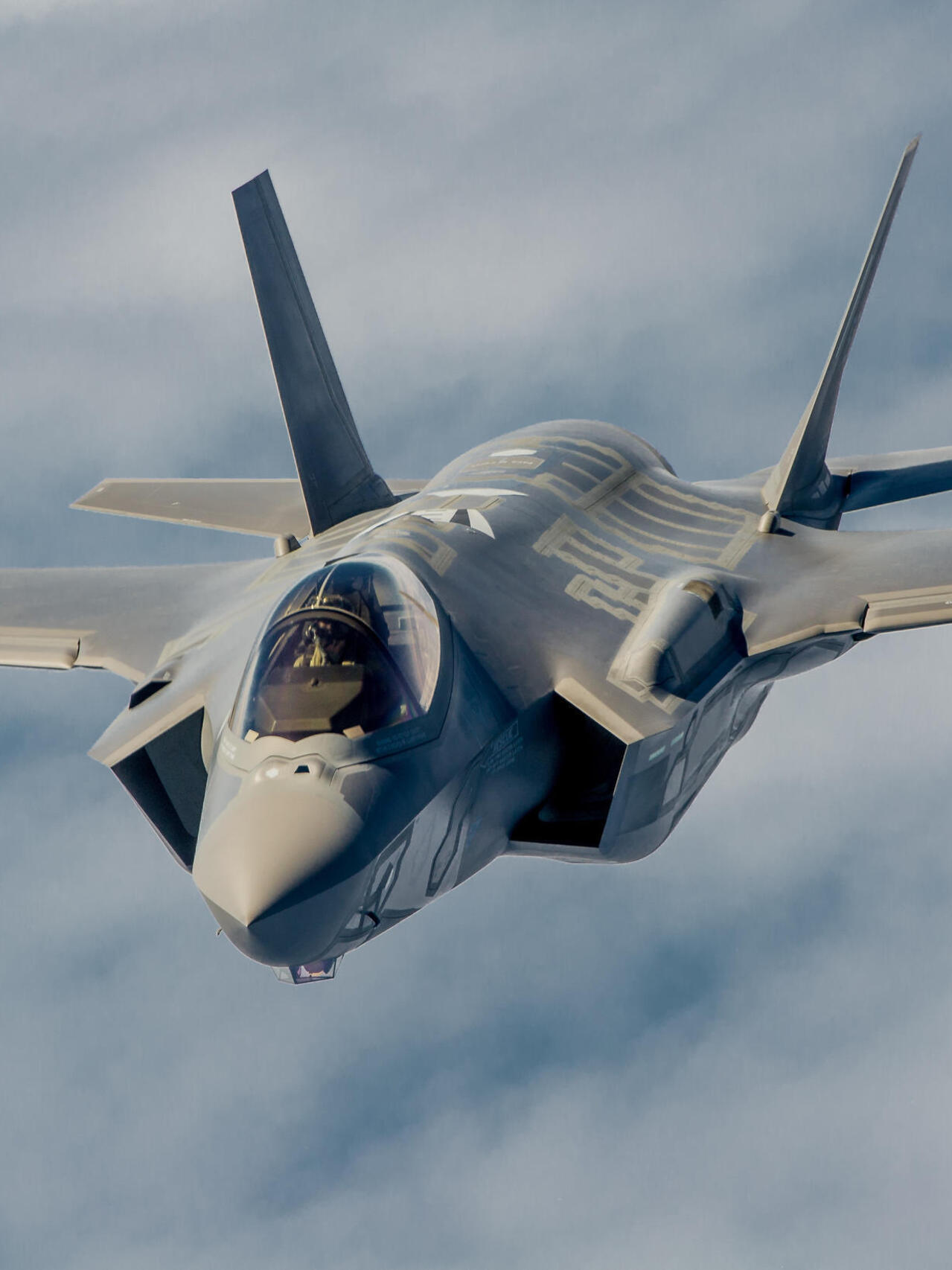 美菲联合军演首度出现F-35战机美向越南交付6艘巡逻艇